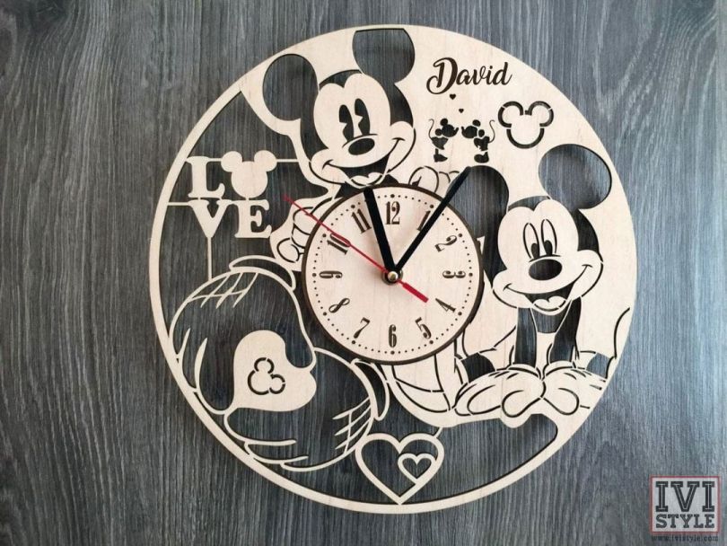 Ceas-Mickey-Mouse-din-Lemn-01-Personalizat