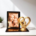 Rama foto personalizată mamă și copil cu figurină 3D și placuță gravată