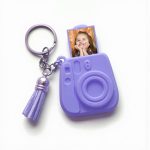 Breloc cu poza Aparat Foto Instax Polaroid violet Breloc cu poza Aparat Foto Instax Polaroid violet
